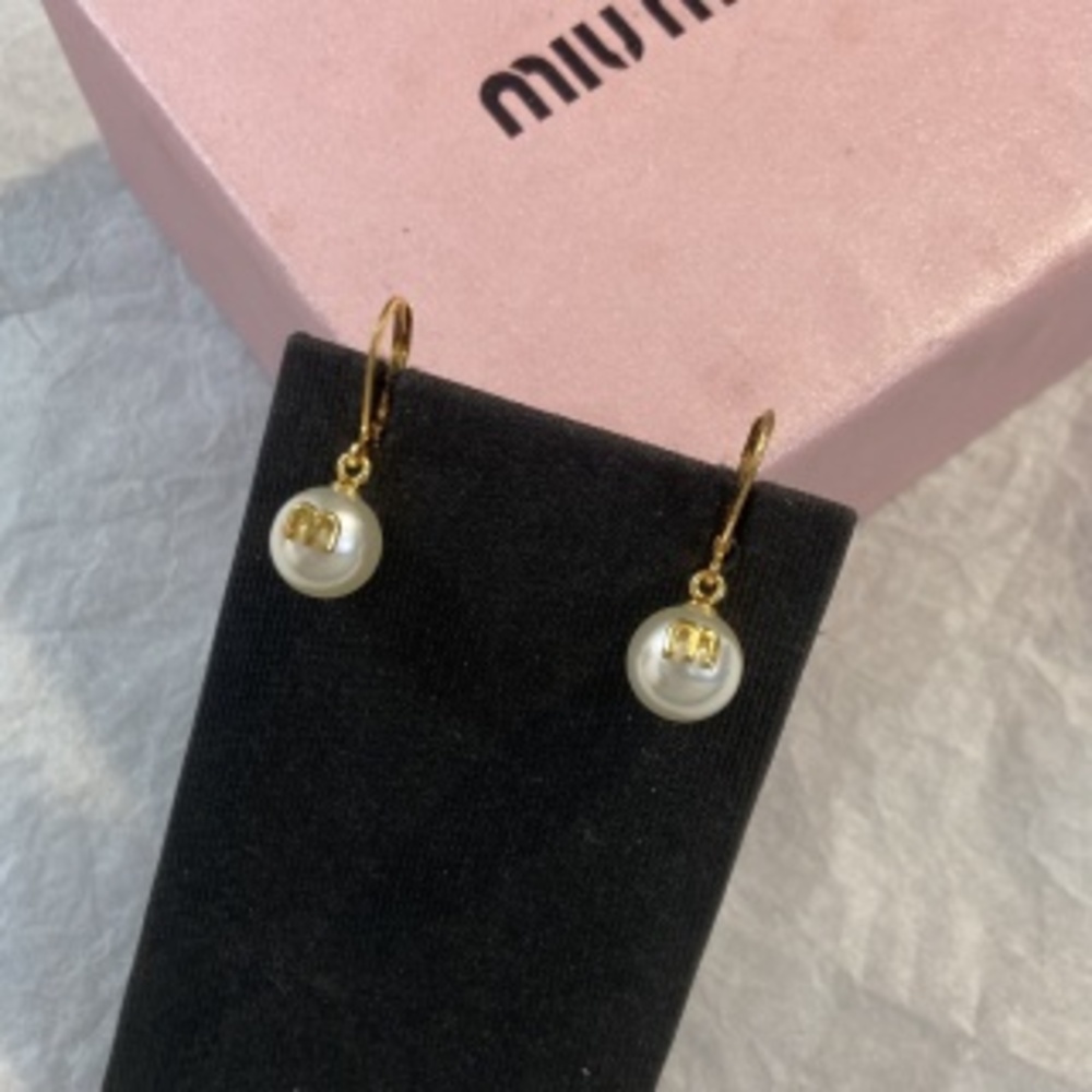 🌸Miu Miu🌸Luxury Pearl Dangle Earrings Signature Logo Detail